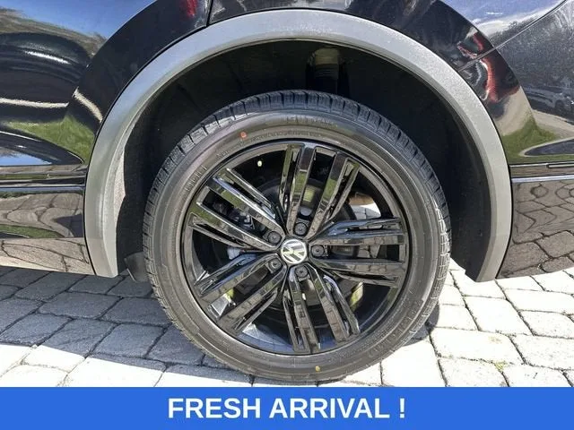2022 Volkswagen Tiguan SE R-Line Black photo 11