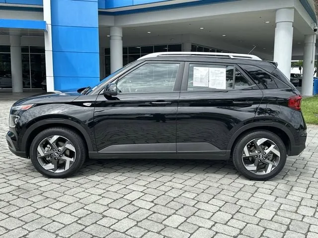2025 Hyundai Venue SEL photo 31