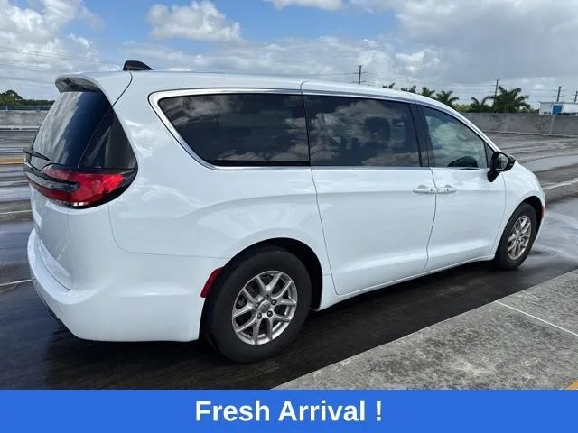 2024 Chrysler Pacifica Touring photo 13