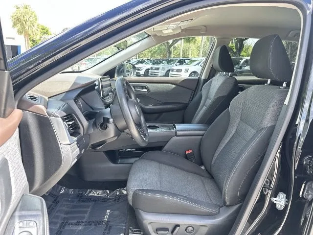 2021 Nissan Rogue SV photo 30