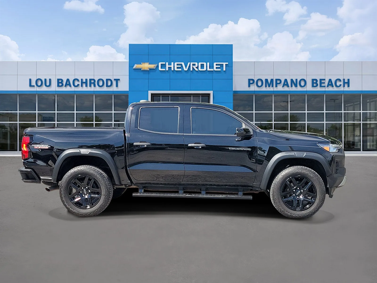 2023 Chevrolet Colorado 4WD Trail Boss photo 2