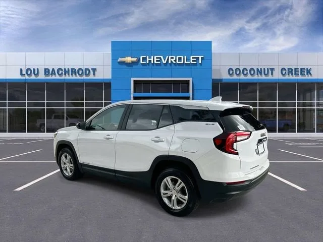 2024 GMC Terrain SLE photo 6