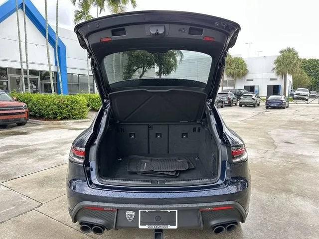 2023 Porsche Macan S photo 28