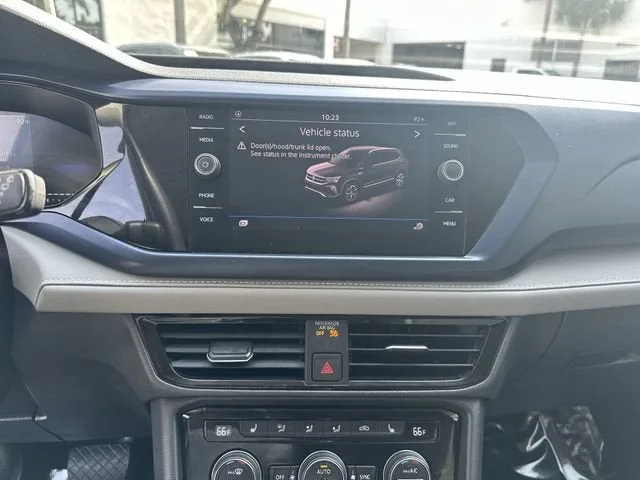 2024 Volkswagen Taos SE photo 25
