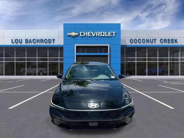2025 Hyundai Elantra SEL Convenience photo 3
