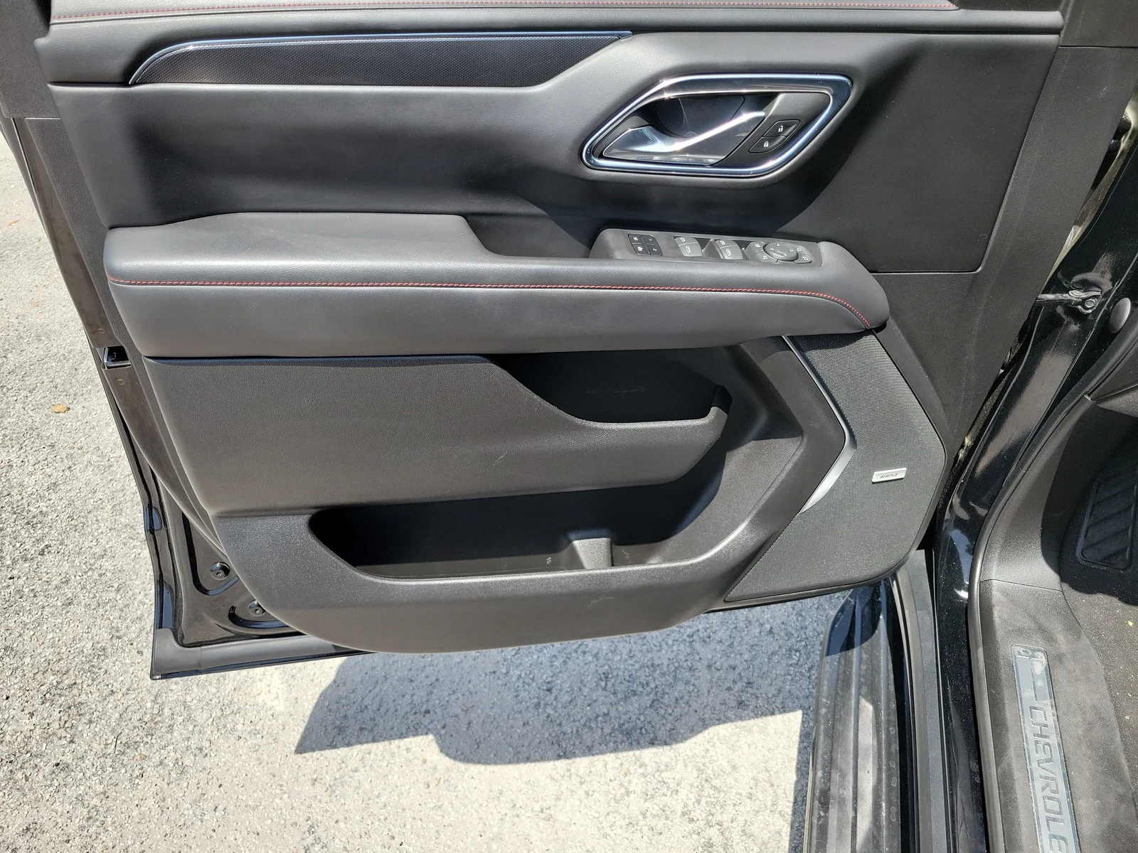 2023 Chevrolet Suburban RST photo 24