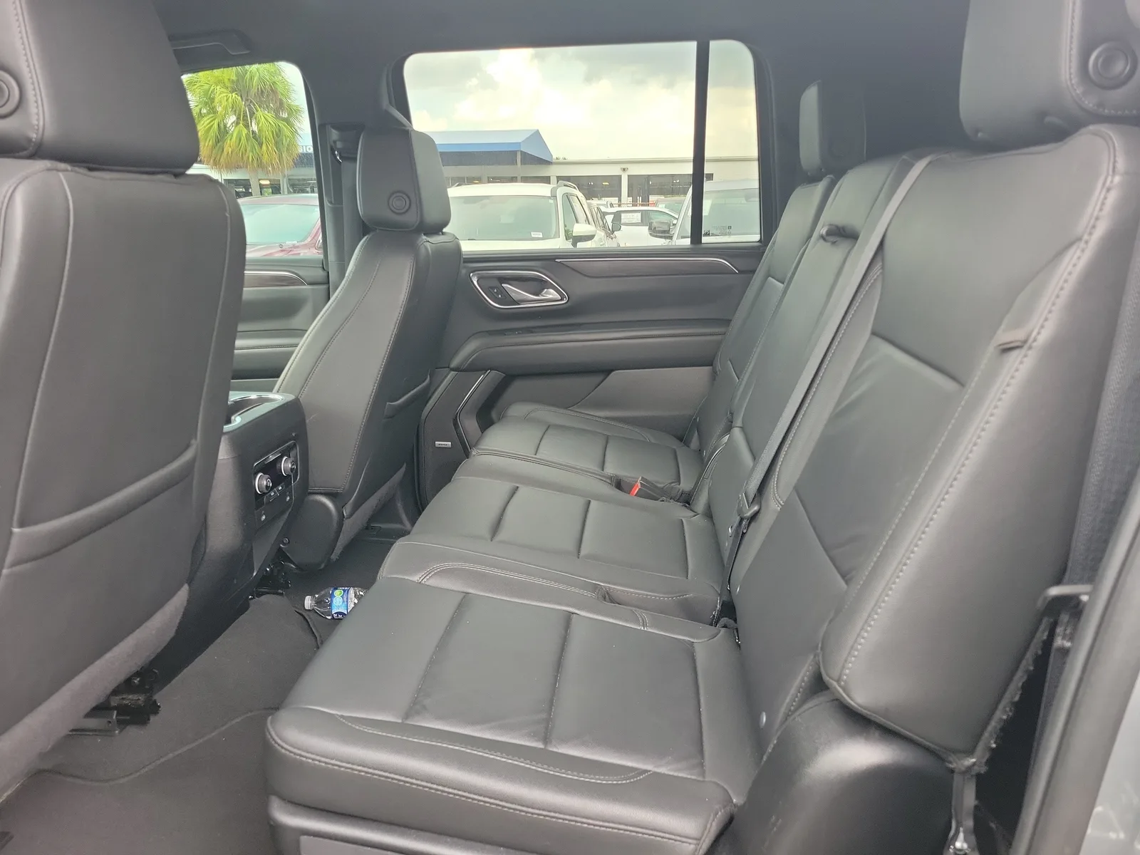 2024 Chevrolet Suburban LT photo 12