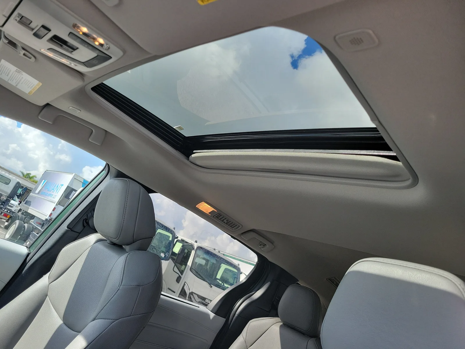 2026 Toyota Sienna XLE photo 24
