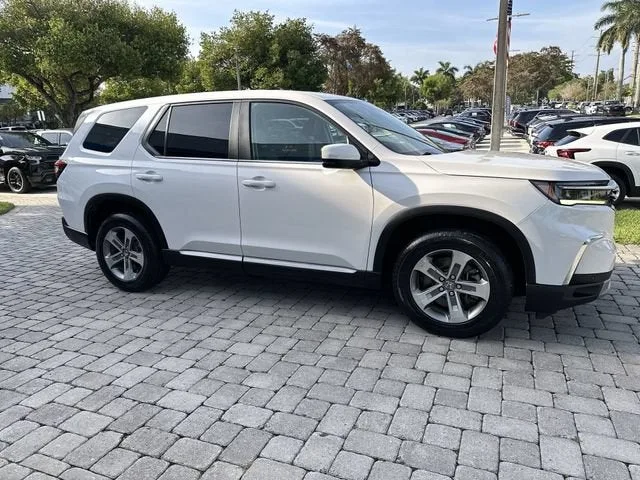 2023 Honda Pilot EX-L 7 Passenger photo 15