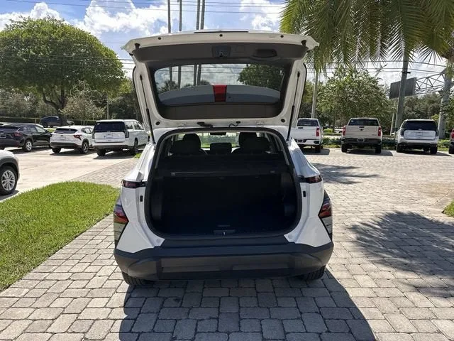 2025 Hyundai Kona SEL photo 28