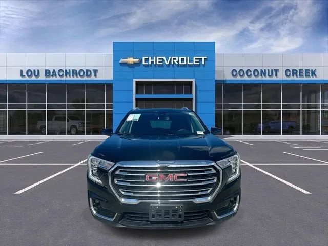 2024 GMC Terrain SLT photo 3