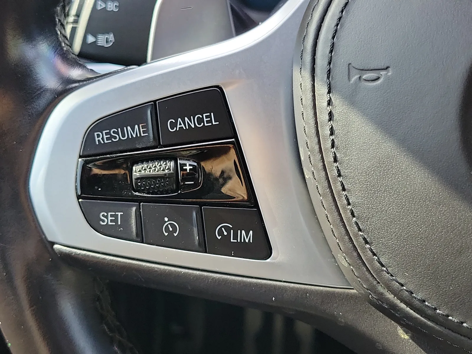 2022 BMW 3 Series 330i photo 28
