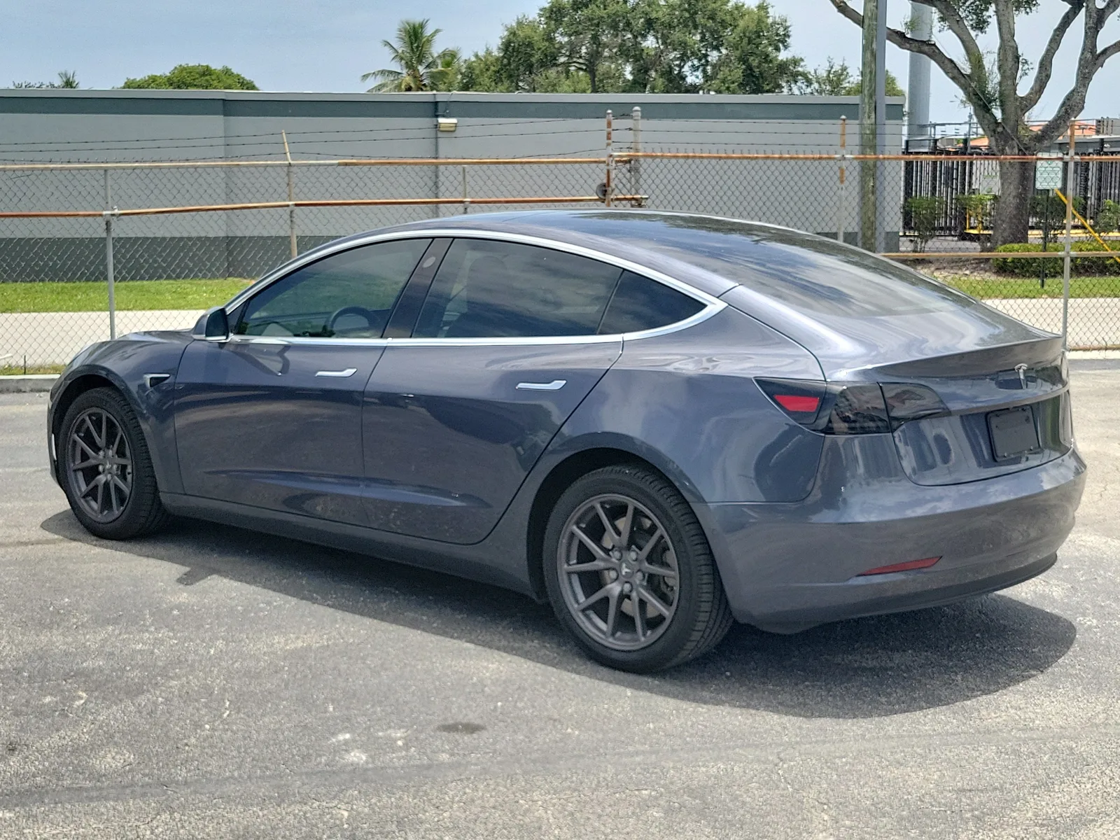 2020 Tesla Model 3 Standard Range Plus photo 5