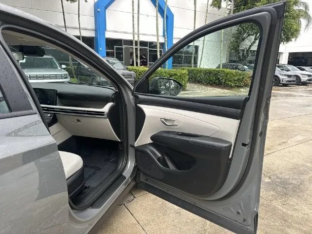 2026 Hyundai Tucson SE photo 23