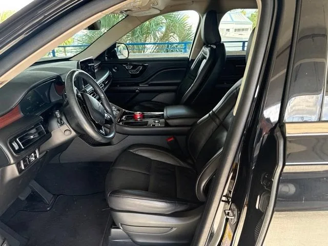 2023 Lincoln Aviator Reserve photo 2