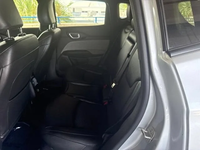 2024 Jeep Compass Latitude photo 3