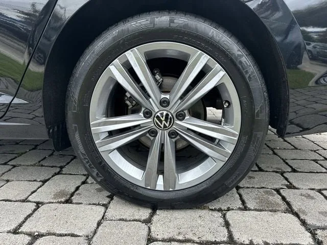 2024 Volkswagen Jetta SE photo 11