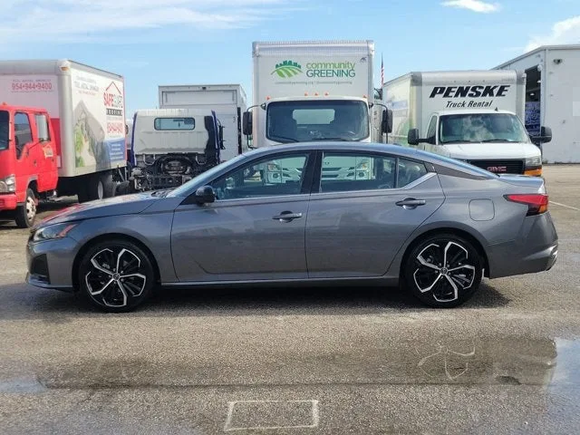2024 Nissan Altima 2.5 SR photo 6