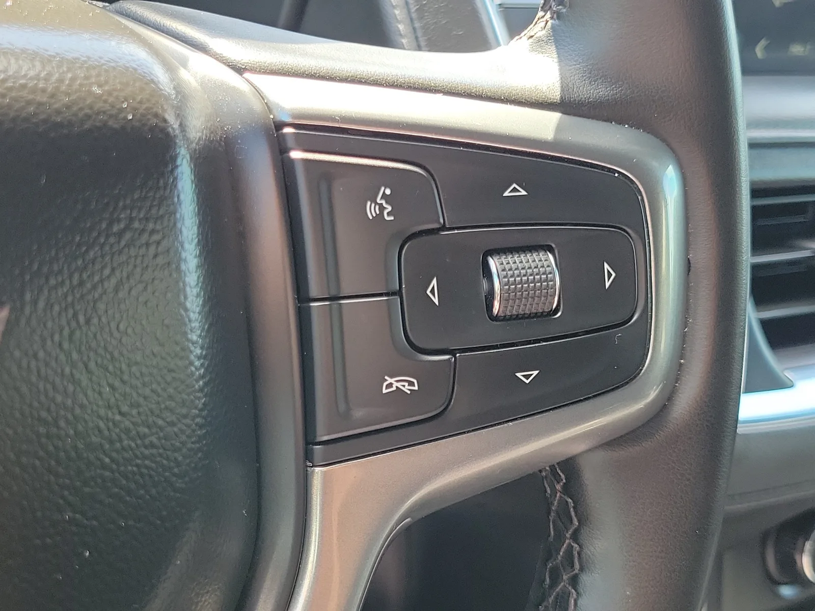 2024 Chevrolet Suburban LT photo 28
