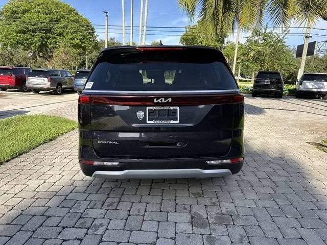 2023 Kia Carnival EX photo 36