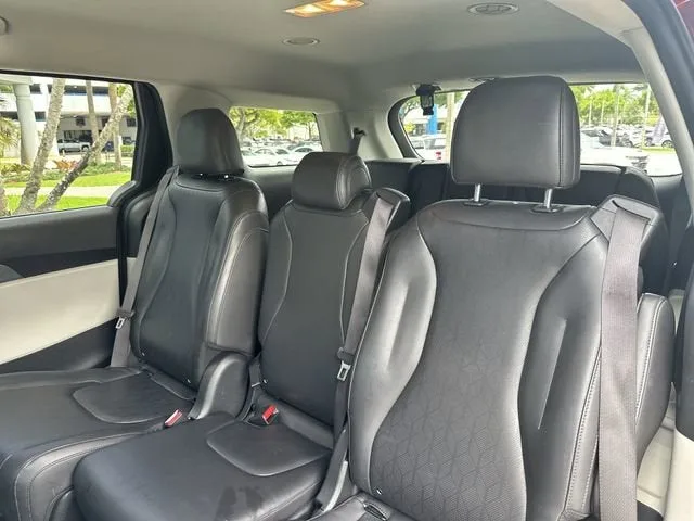 2024 Kia Carnival LX photo 27