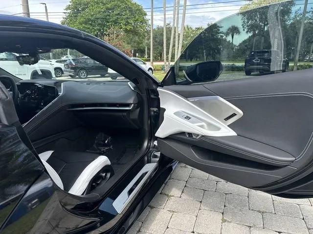 2023 Chevrolet Corvette Stingray 2LT photo 23