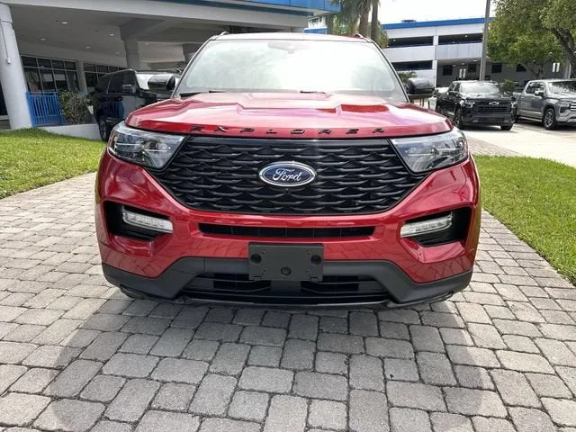 2023 Ford Explorer ST-Line photo 19
