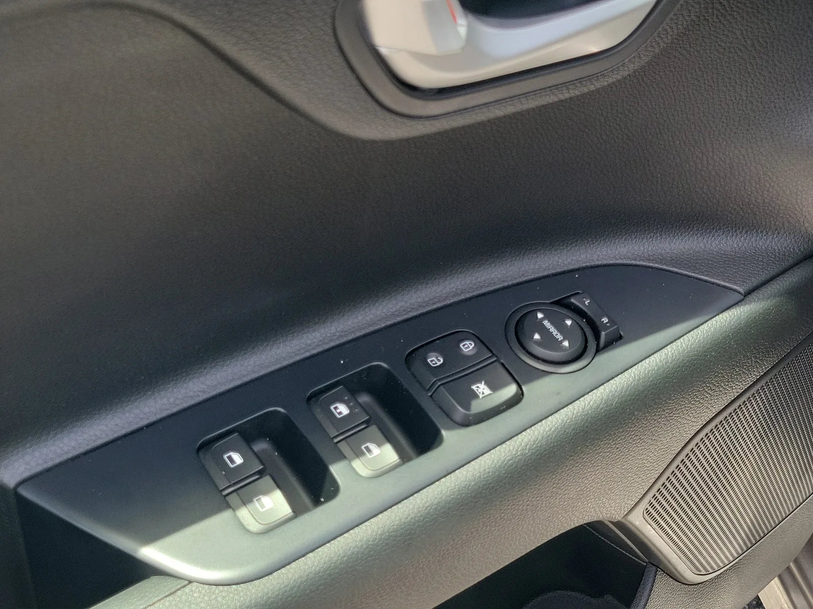 2022 Kia Rio 5-Door S photo 23