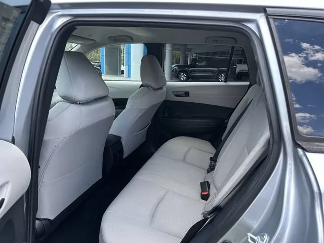 2023 Toyota Corolla Cross LE photo 27