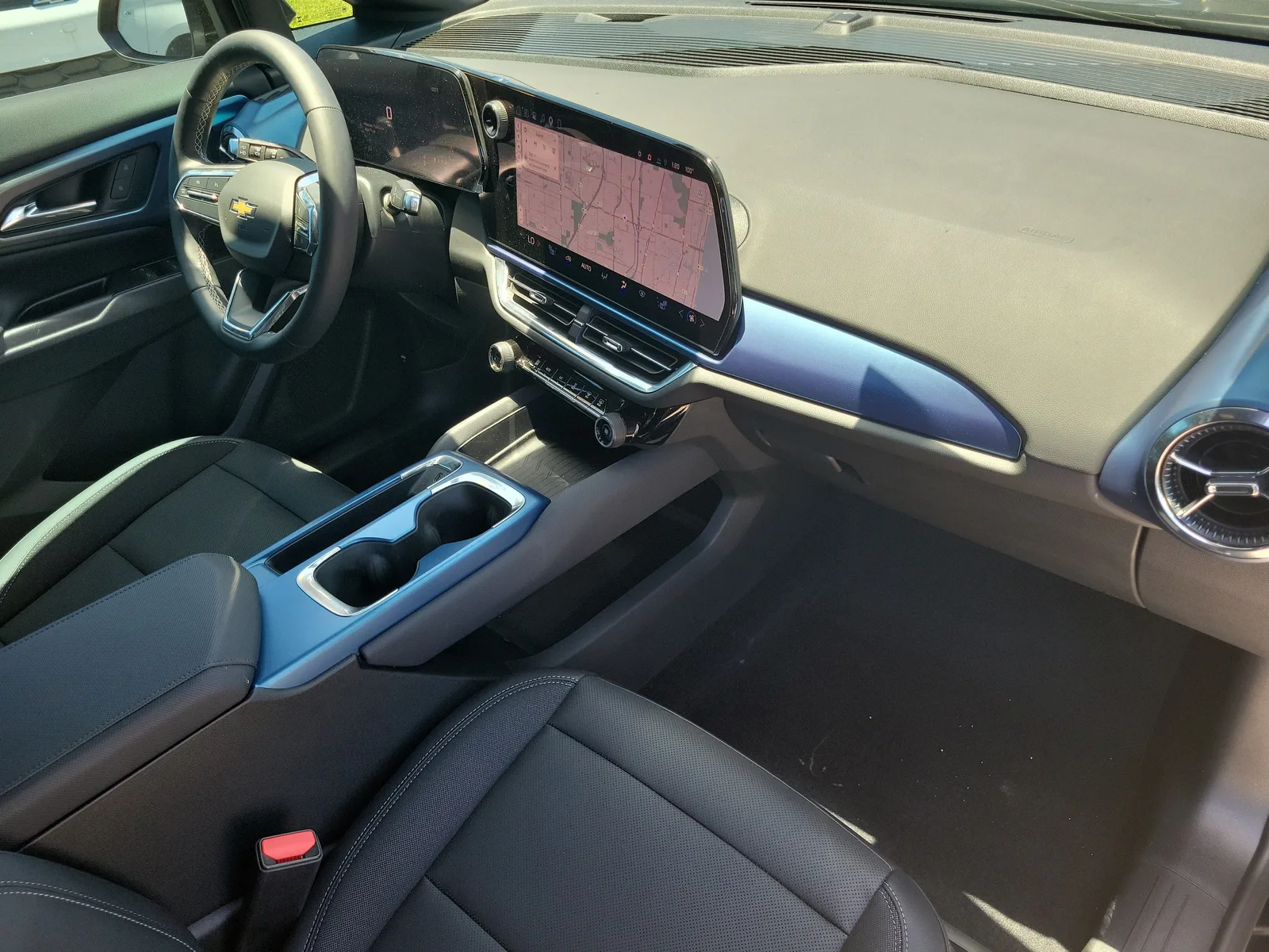 2024 Chevrolet Equinox EV 2LT photo 9