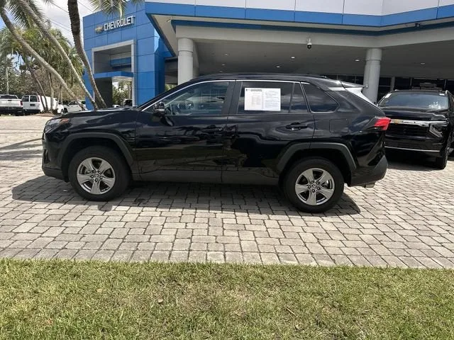 2024 Toyota RAV4 XLE photo 33