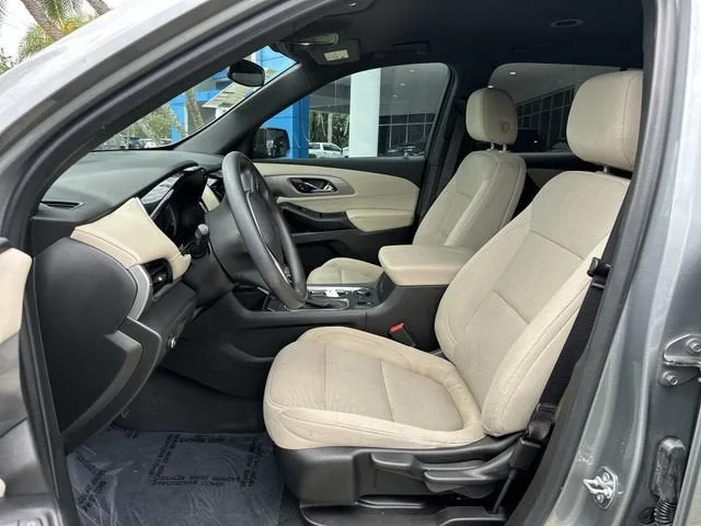 2023 Chevrolet Traverse LS photo 30