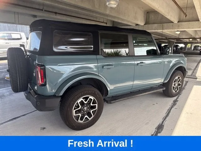 2022 Ford Bronco Base photo 16