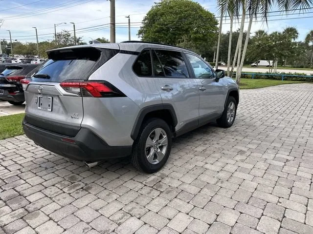 2025 Toyota RAV4 Hybrid LE photo 38