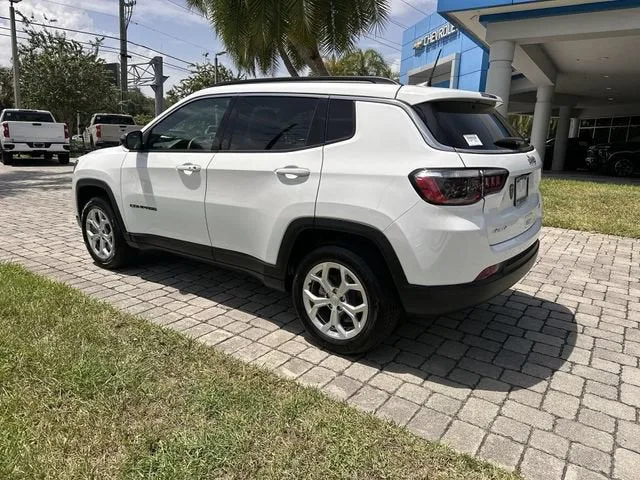 2024 Jeep Compass Latitude photo 33