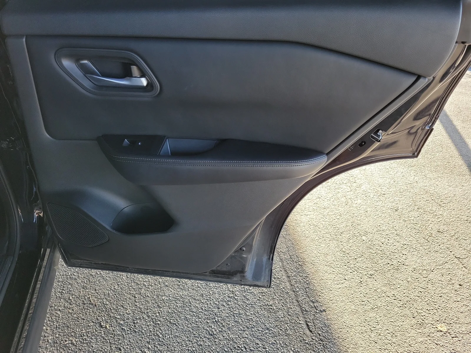 2025 Nissan Rogue SV photo 9