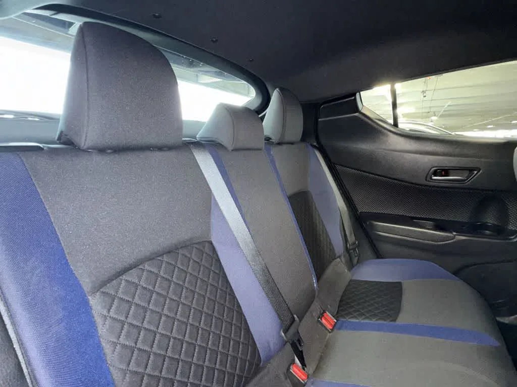 2022 Toyota C-HR XLE photo 26