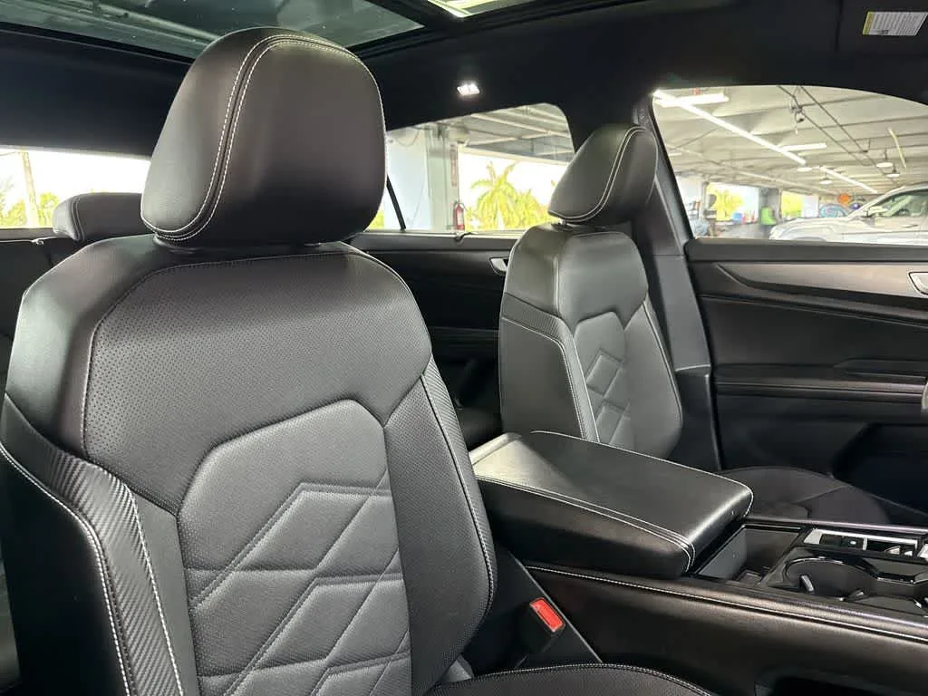 2024 Volkswagen Atlas Cross Sport 2.0T SE w/Technology photo 27