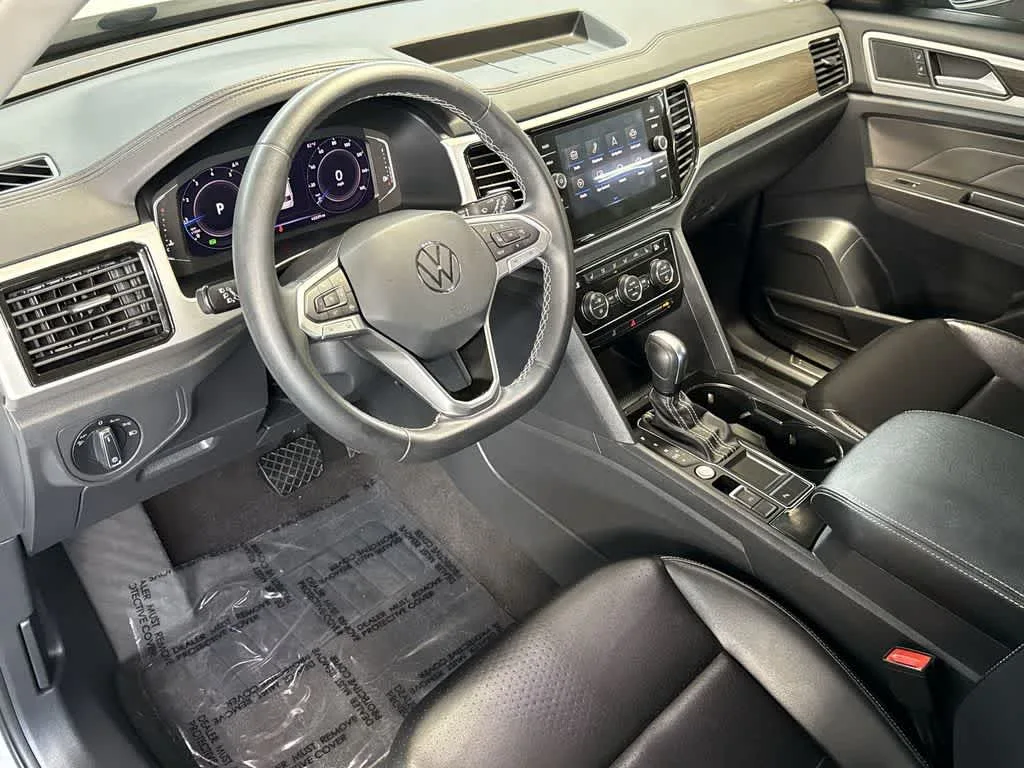 2022 Volkswagen Atlas 3.6L V6 SE w/Technology photo 12