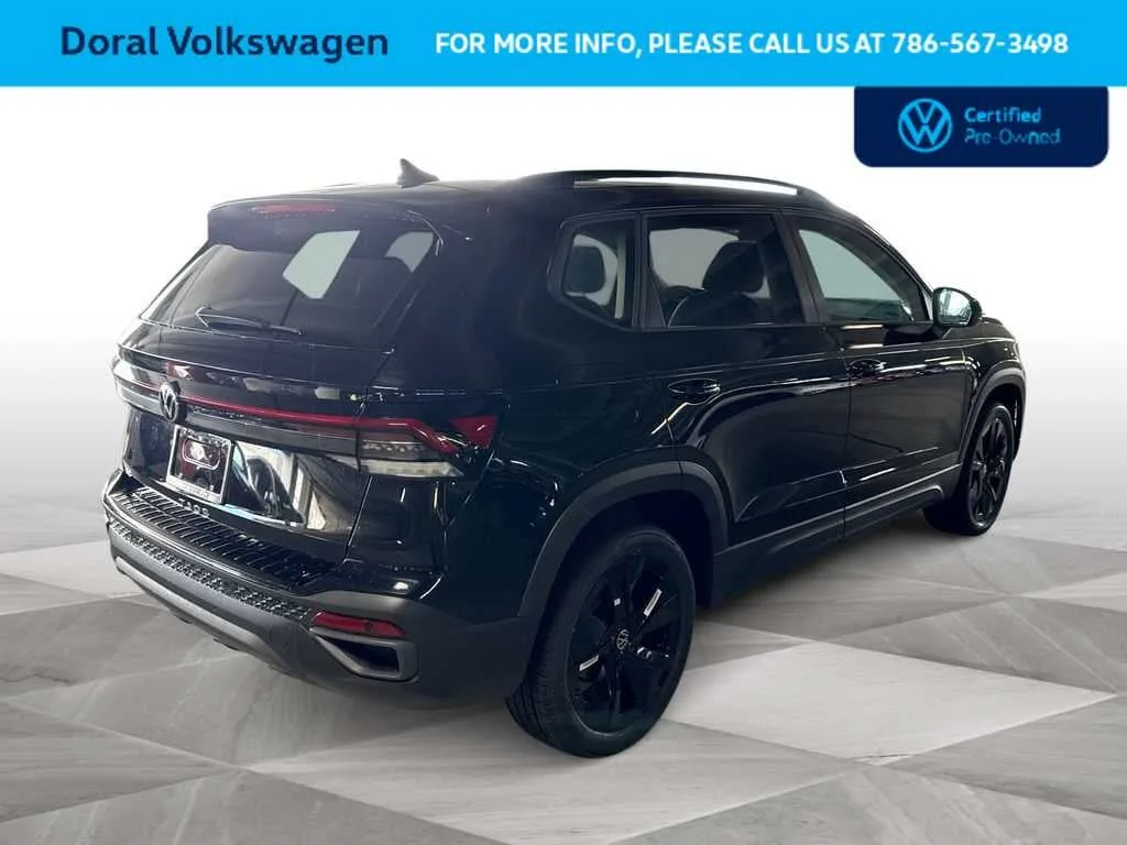 2025 Volkswagen Taos SE Black photo 8