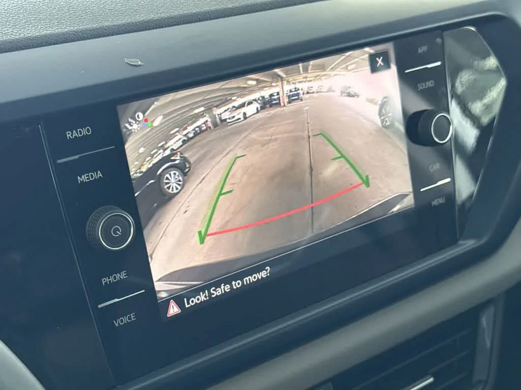 2023 Volkswagen Taos SE photo 19