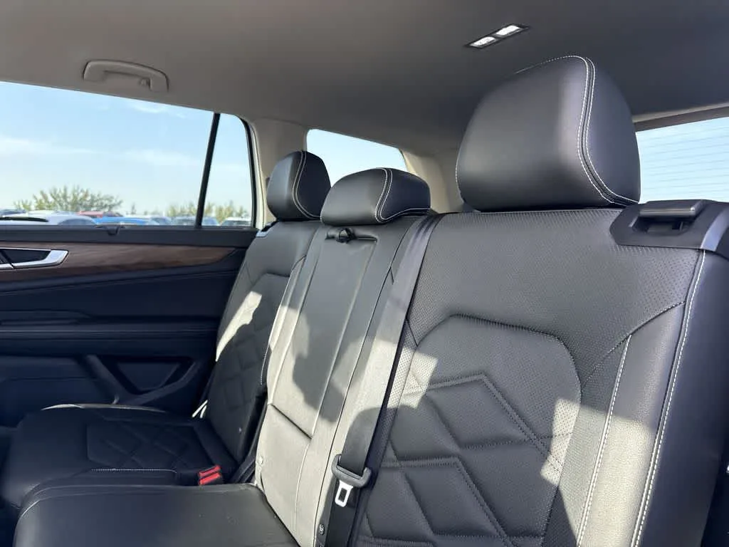 2024 Volkswagen Atlas 2.0T SE w/Technology photo 22