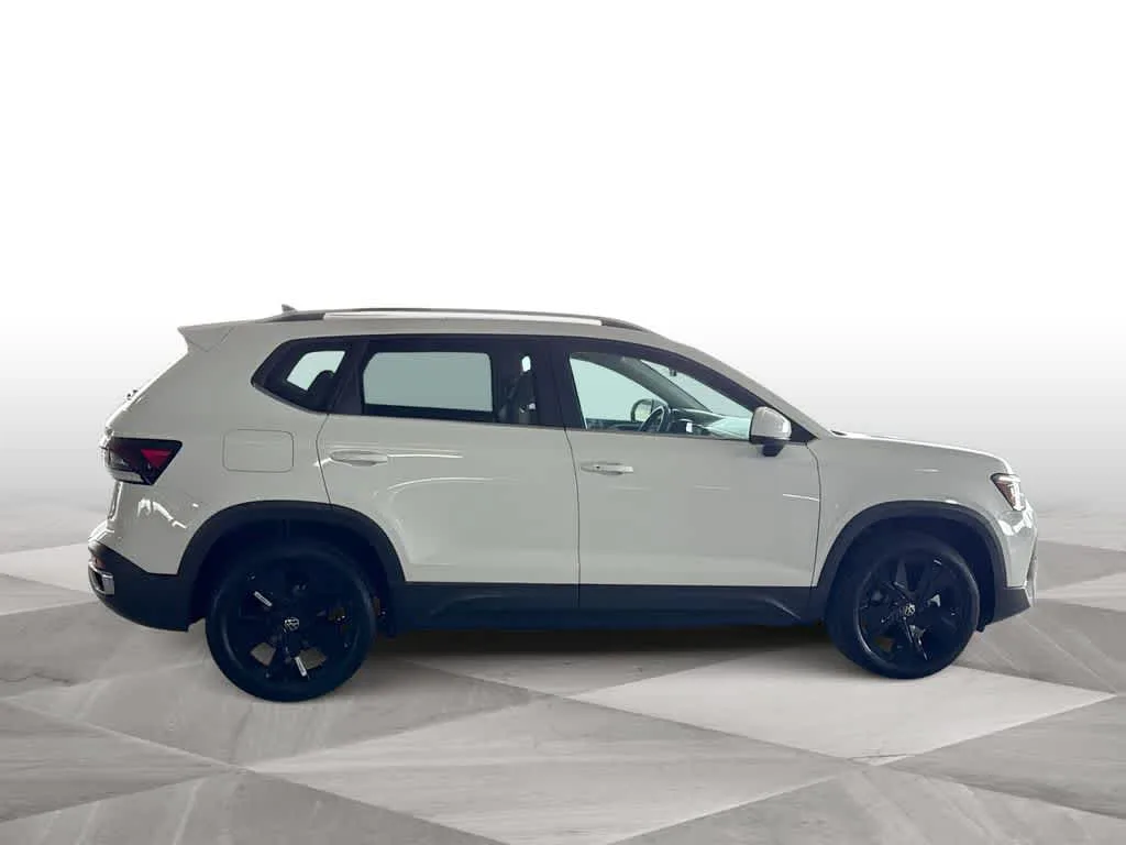 2026 Volkswagen Taos SE photo 9