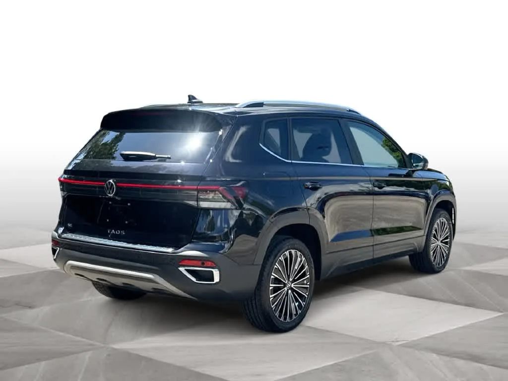 2026 Volkswagen Taos SE photo 8