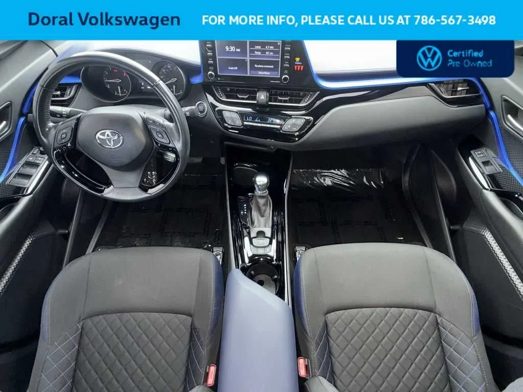 2021 Toyota C-HR XLE photo 24