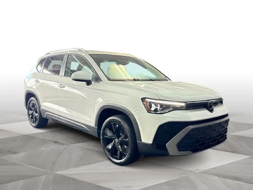 2026 Volkswagen Taos SE photo 2