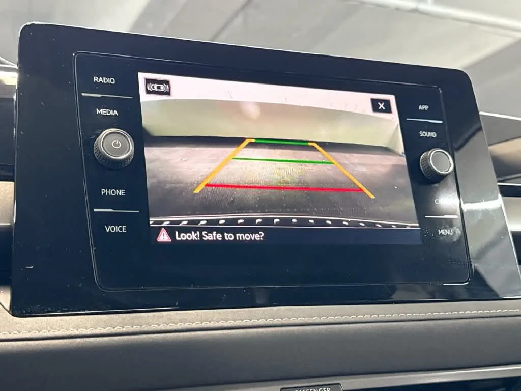 2026 Volkswagen Taos SE Black photo 18