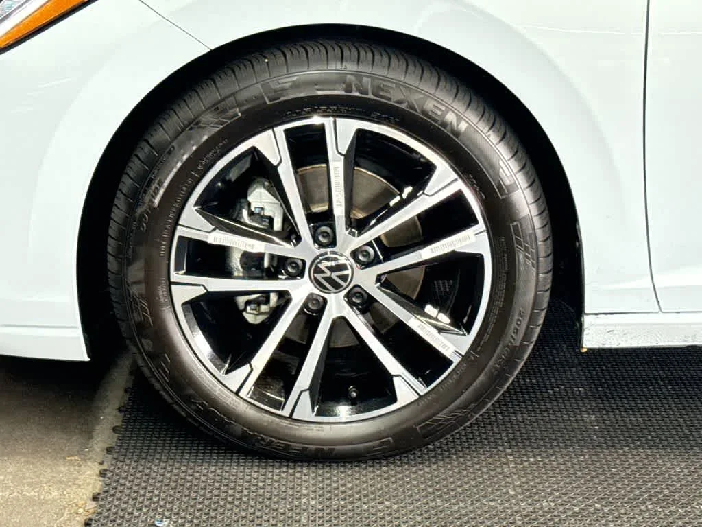 2026 Volkswagen Jetta Sport photo 11