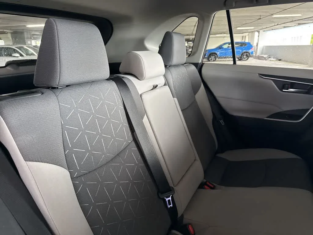 2024 Toyota RAV4 XLE photo 26