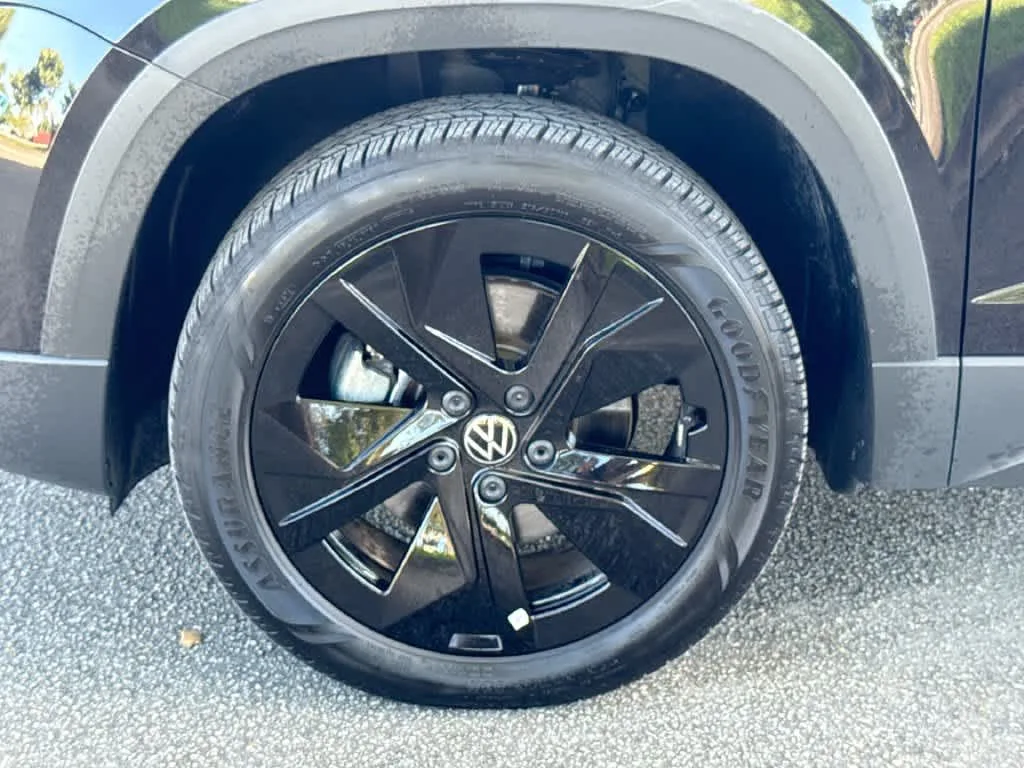 2026 Volkswagen Taos SE photo 11